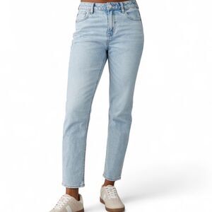 American Eagle Outfitters Women's Light Blue Mom Jeans. 12.